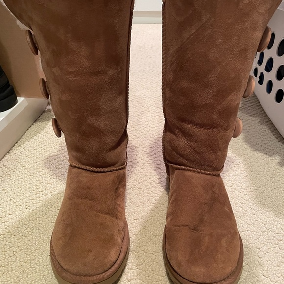 Women’s UGG Bailey button tall boots size 7 chestnut - Picture 2 of 8